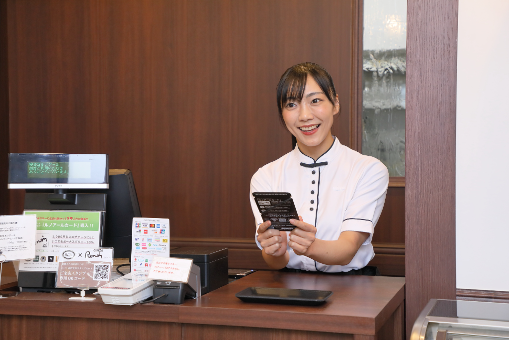 喫茶室ルノアール 新宿靖国通り店(東京都新宿区/新宿三丁目駅/カフェ・コーヒー・喫茶店)_3